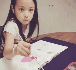 小四月最新照片10岁,童颜美貌引关注